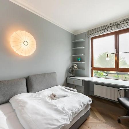 Luxury Garden Apartment ワルシャワ エクステリア 写真