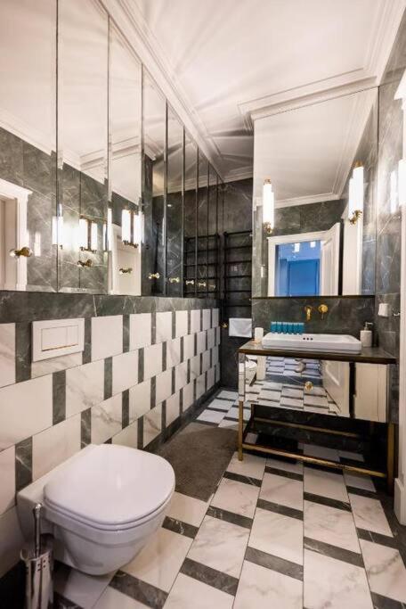 Luxury Garden Apartment ワルシャワ エクステリア 写真