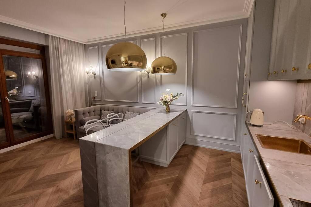 Luxury Garden Apartment ワルシャワ エクステリア 写真