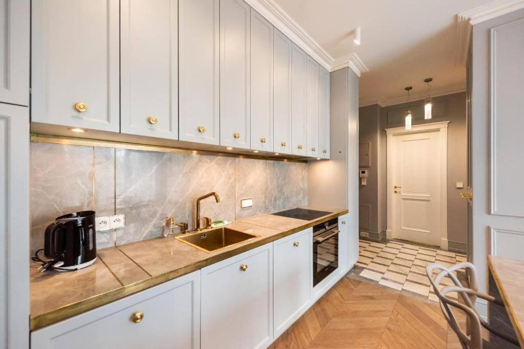Luxury Garden Apartment ワルシャワ エクステリア 写真