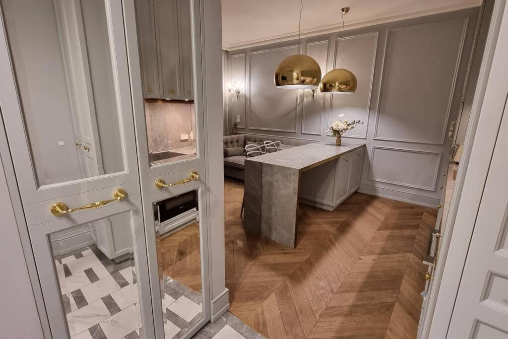 Luxury Garden Apartment ワルシャワ エクステリア 写真