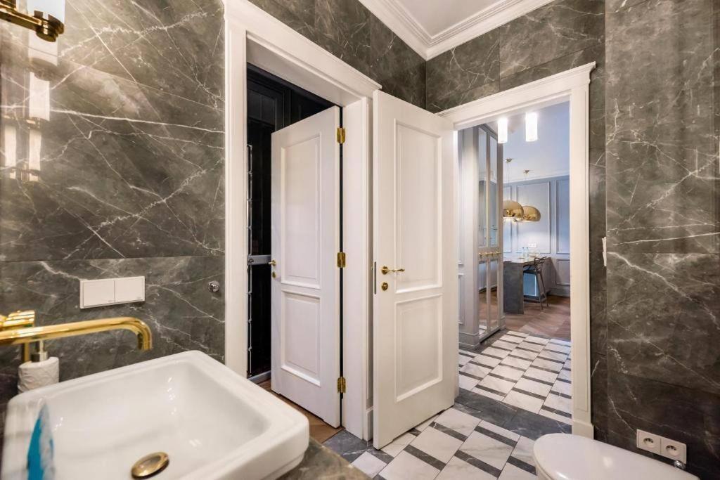 Luxury Garden Apartment ワルシャワ エクステリア 写真