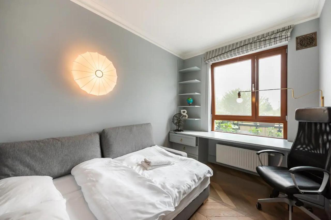 Luxury Garden Apartment ワルシャワ エクステリア 写真