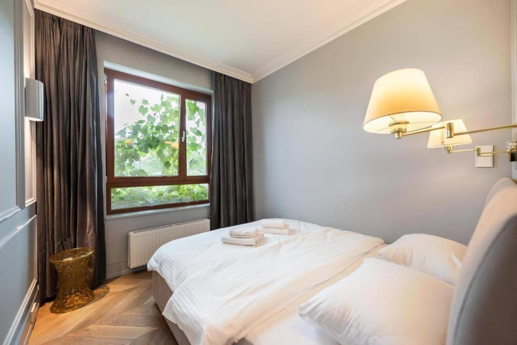 Luxury Garden Apartment ワルシャワ エクステリア 写真