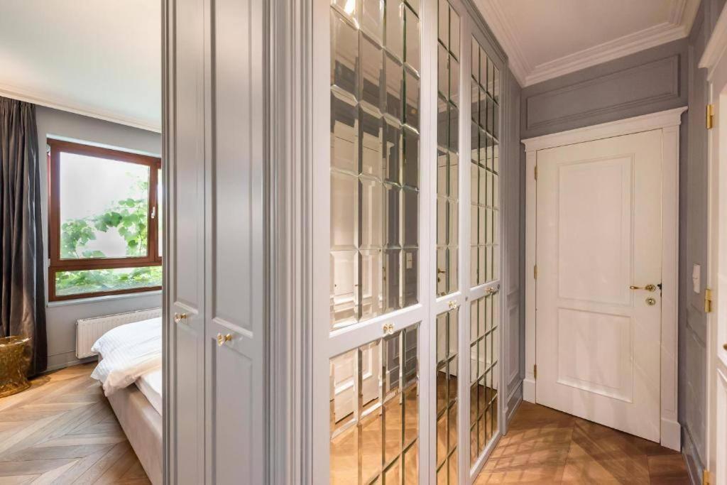 Luxury Garden Apartment ワルシャワ エクステリア 写真