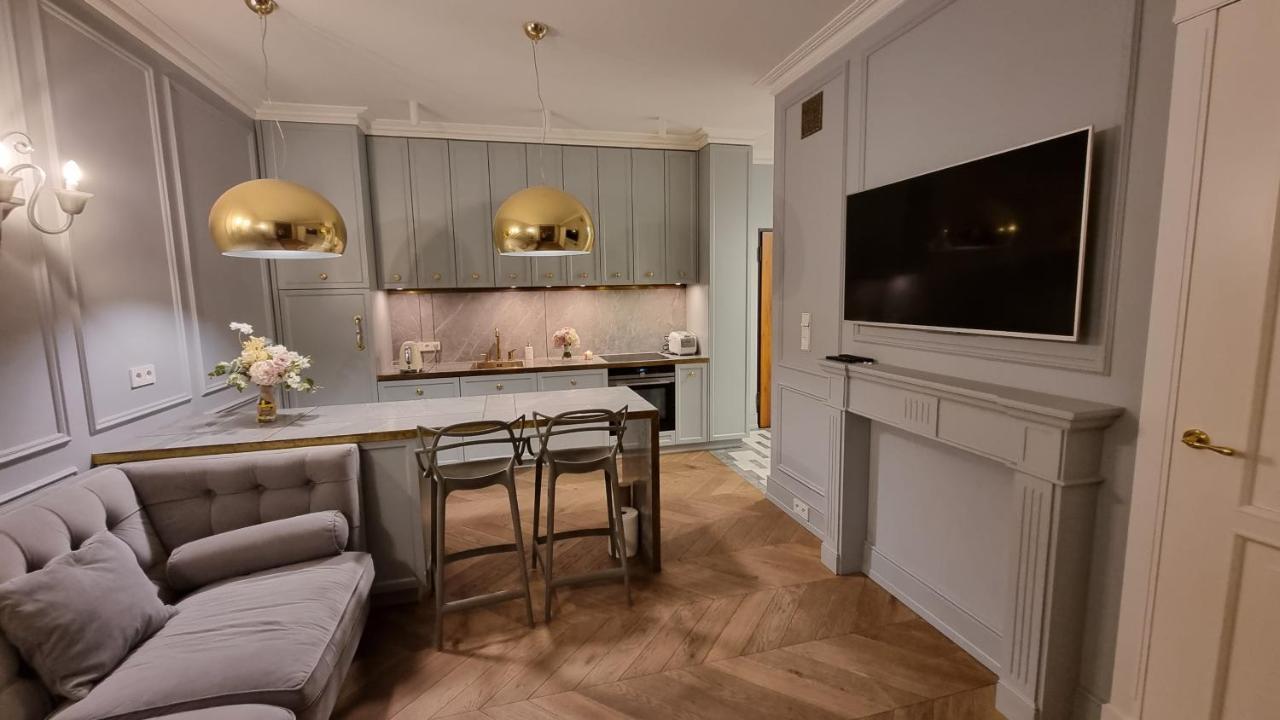 Luxury Garden Apartment ワルシャワ エクステリア 写真